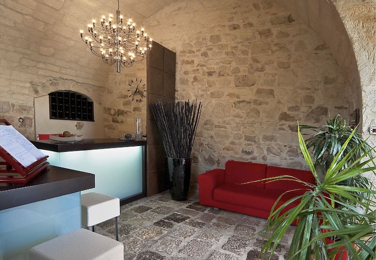 casato-hall-lato